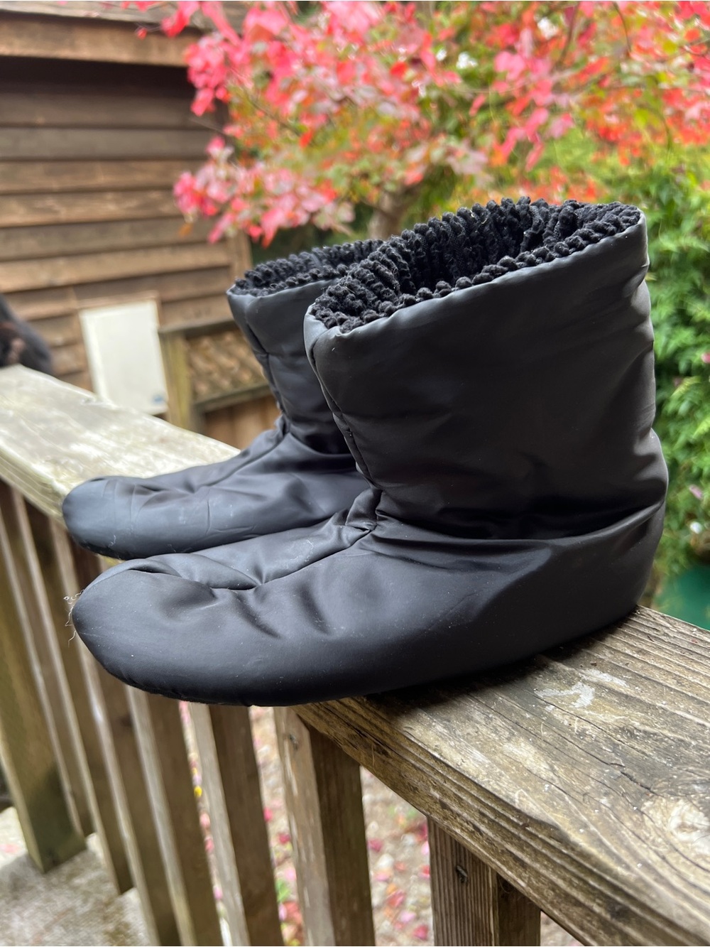dearfoams Black Insulated Slip-On slippers Booties